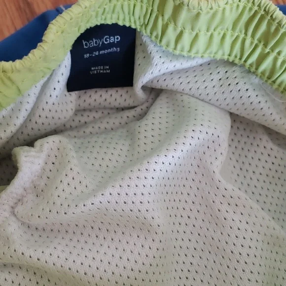 Baby Gap swim trunks 18-24m 🏖 - Picture 4 of 4